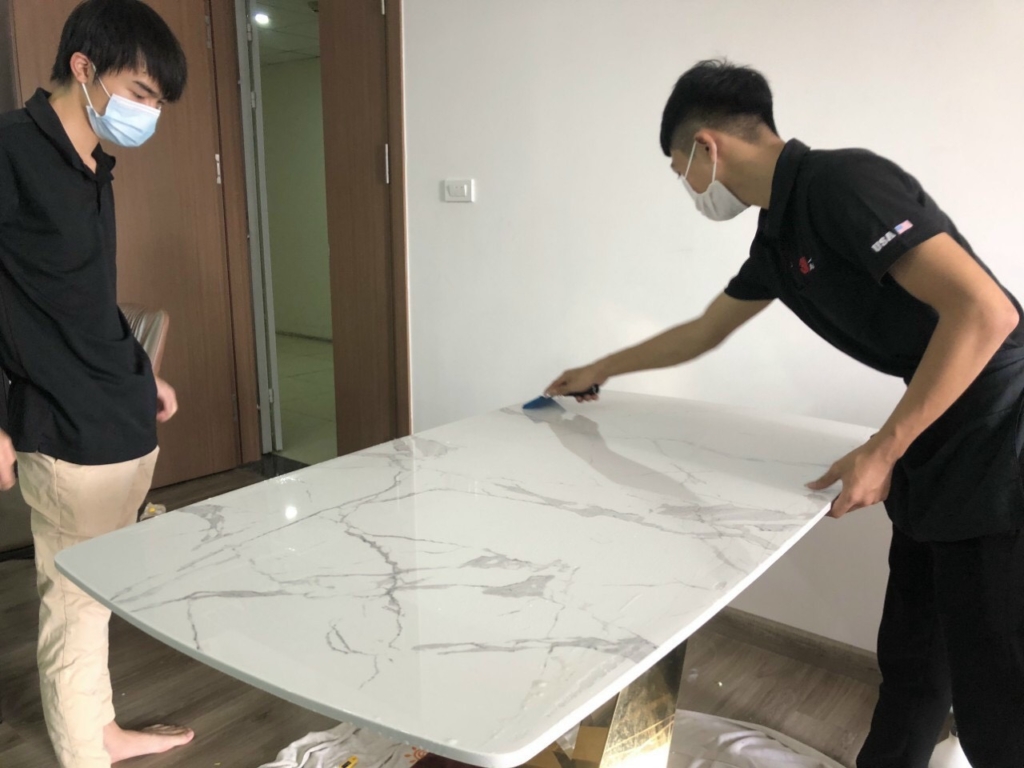 phim dán bảo vệ mặt bàn đá