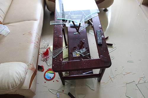 bàn kính bị vỡ