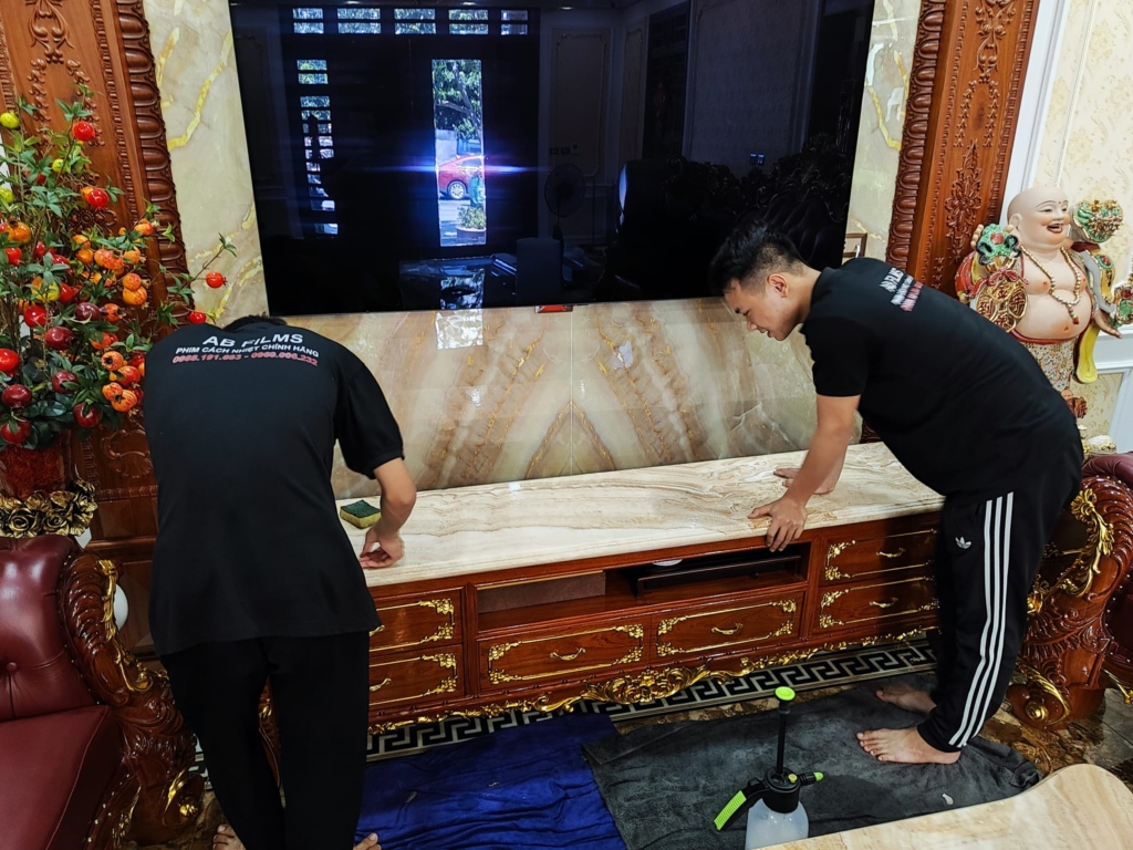 thi công dán phim bảo vệ mặt bàn tại hưng yên