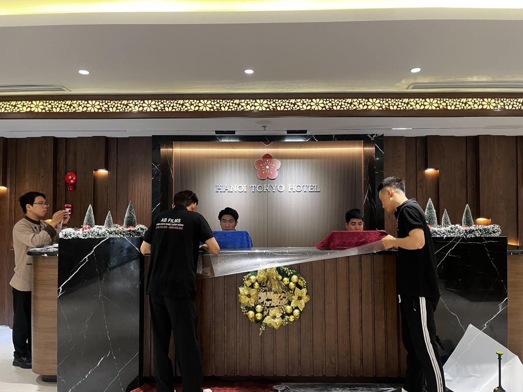 dán phim bảo vệ mặt bàn Silikante tại Hanoi Tokyo Hotel