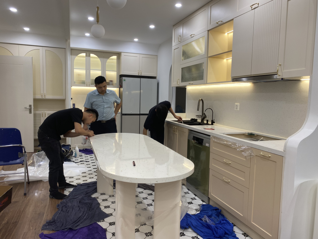 dán phim bảo vệ mặt bếp đá