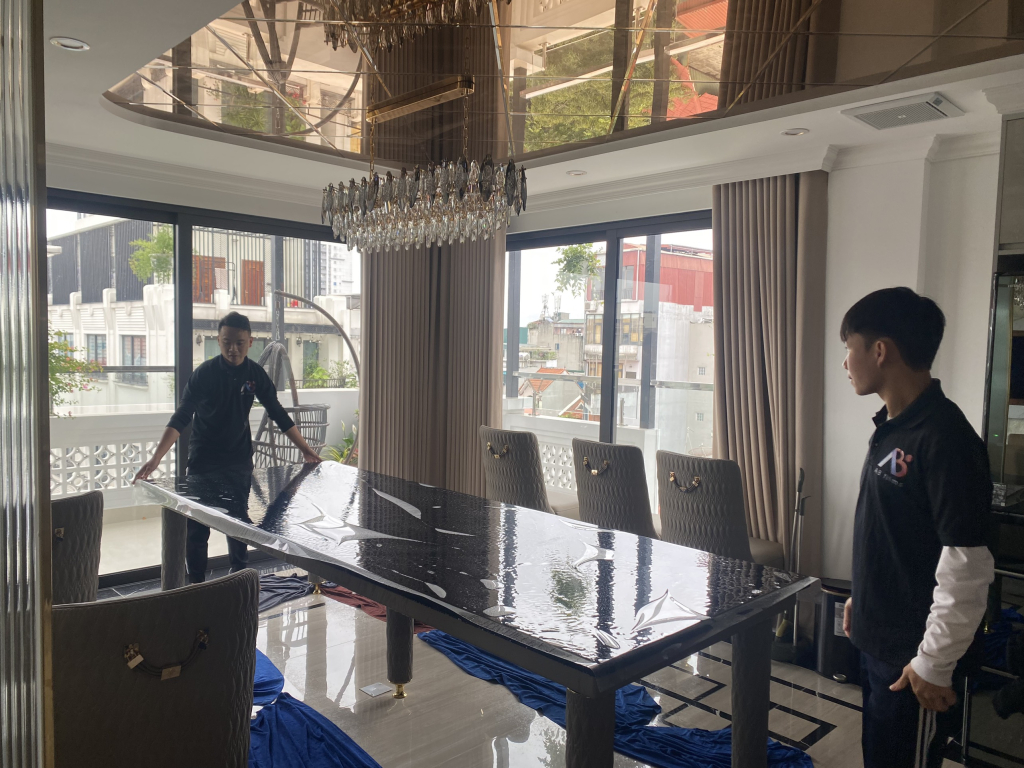 dán phim bảo vệ bàn đá tại hoàng cầu