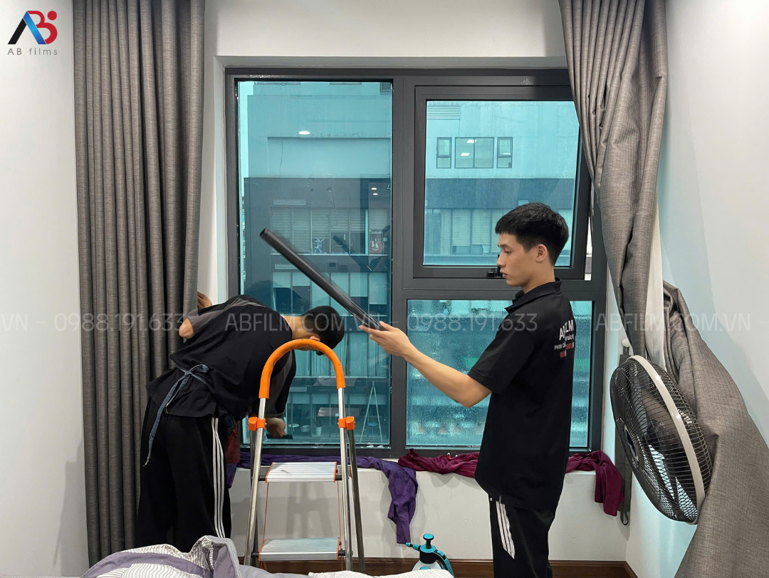 dán phim cách nhiệt để chống tia UV